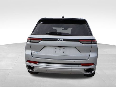 Used 2022 Jeep Grand Cherokee Summit AWD/4WD image 16
