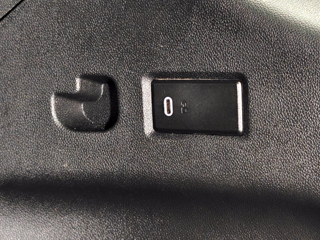 Used 2023 GMC Yukon XL Denali AWD/4WD image 36