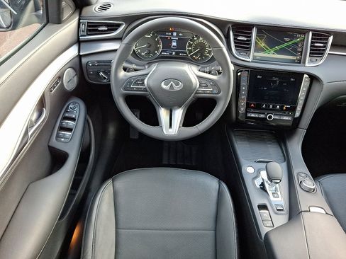 Certified 2023 INFINITI QX55 Essential image 11