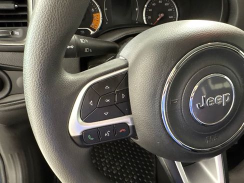 Used 2023 Jeep Renegade Latitude AWD/4WD image 25