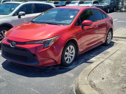 Used 2020 Toyota Corolla LE FWD image 3