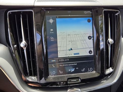 Used 2019 Volvo XC60 T5 Momentum w/ Multimedia Package AWD/4WD image 26