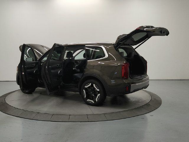 Used 2025 Kia Telluride S FWD image 12