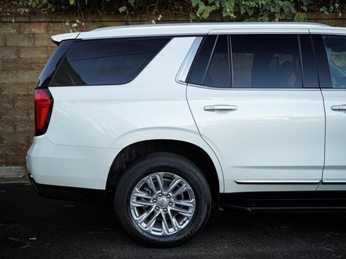 Used 2021 GMC Yukon SLT w/ SLT Premium Package image 10