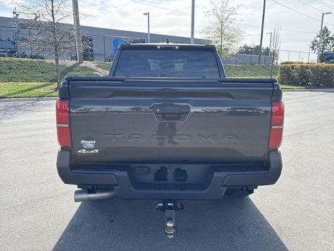 Used 2024 Toyota Tacoma SR image 8