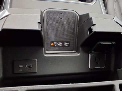 Used 2025 Chevrolet Silverado 3500 LTZ w/ LTZ Plus Package image 10