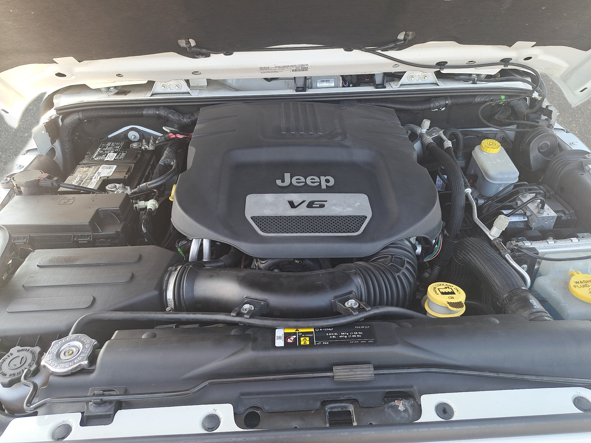 Used 2018 Jeep Wrangler Unlimited Sahara w/ Dual Top Group AWD/4WD image 26