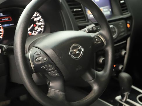 Used 2020 Nissan Pathfinder S FWD image 16