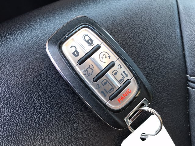 Used 2024 Chrysler Pacifica Limited FWD image 25