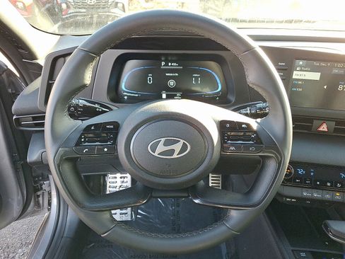 Certified 2025 Hyundai Elantra Sport image 19