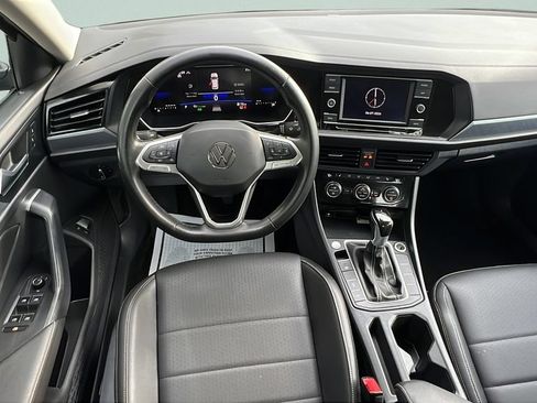 Used 2024 Volkswagen Jetta SE FWD image 11