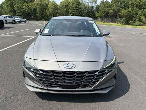 Used 2023 Hyundai Elantra Limited FWD image 2