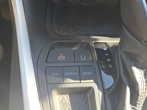 Certified 2022 Toyota RAV4 XLE Premium image 33