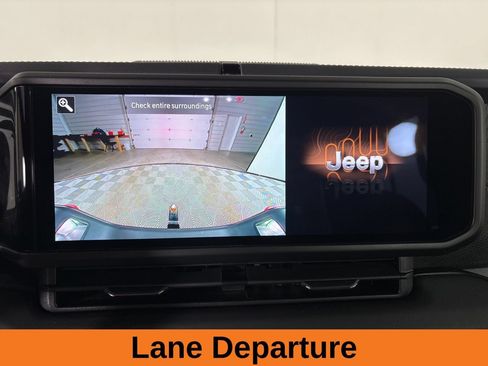 Used 2025 Jeep Gladiator Mojave AWD/4WD image 17