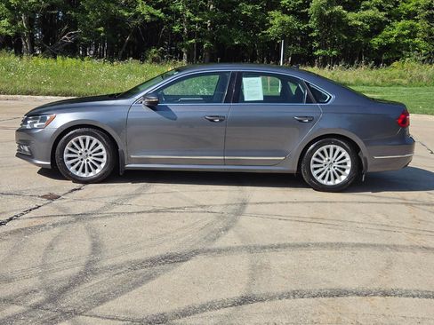 Used 2016 Volkswagen Passat 1.8T SE FWD image 2
