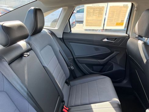 Used 2025 Volkswagen Jetta SE image 36