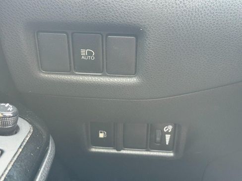 Used 2019 Toyota C-HR XLE FWD image 17