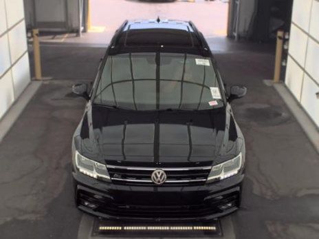 Used 2020 Volkswagen Tiguan SE R-Line FWD image 2