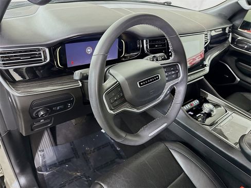 Used 2022 Jeep Wagoneer Series II image 19