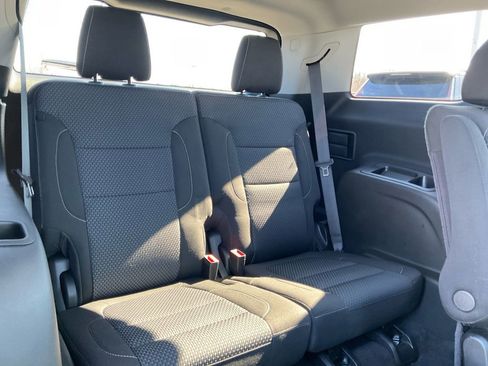 Used 2023 GMC Acadia SLE w/ Driver Convenience Package image 27