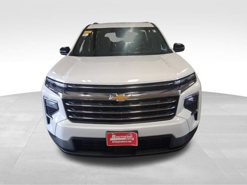 Used 2024 Chevrolet Traverse LT FWD image 7