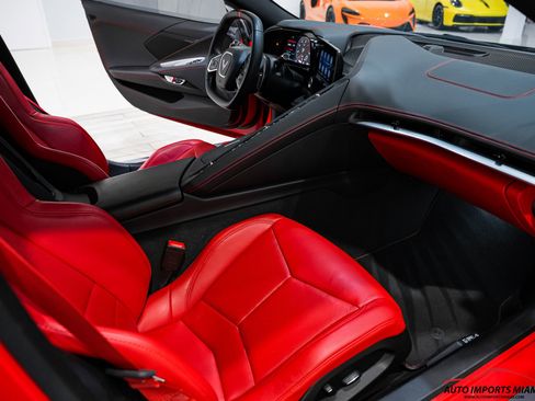 Used 2021 Chevrolet Corvette Stingray Coupe w/ Z51 Performance Package RWD image 10