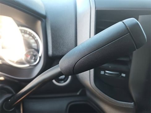 Used 2024 RAM 2500 Tradesman w/ Chrome Appearance Group image 15