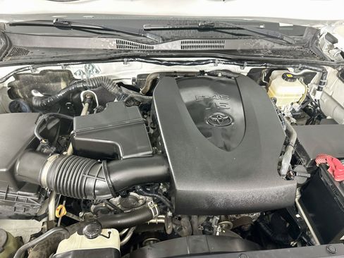 Used 2018 Toyota Tacoma TRD Pro AWD/4WD image 32