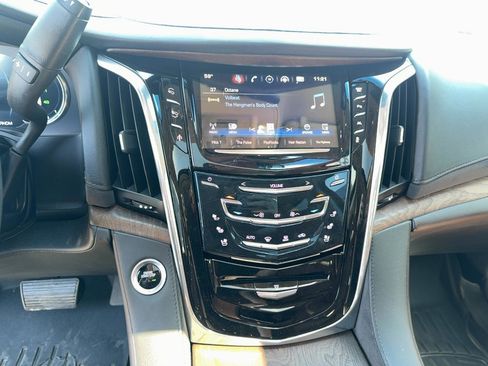 Used 2016 Cadillac Escalade Luxury AWD/4WD image 23