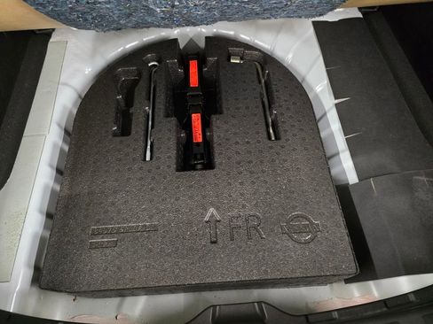 Used 2020 Nissan Kicks SR w/ SR Premium Package image 37