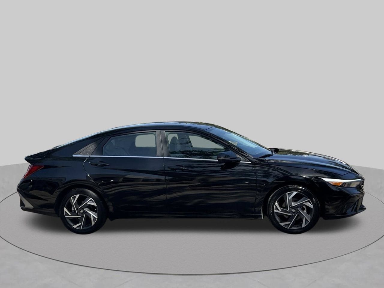 Used 2025 Hyundai Elantra Limited FWD image 6