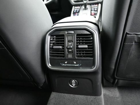 Used 2025 Porsche Macan S image 28