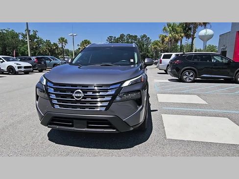 Used 2024 Nissan Rogue SV w/ SV Premium Package FWD image 20