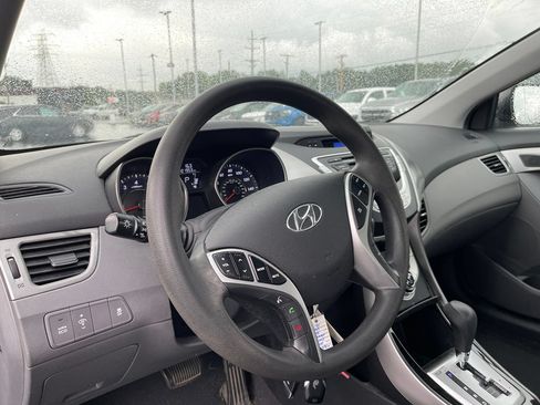 Used 2012 Hyundai Elantra GLS w/ Preferred Pkg 3 FWD image 11