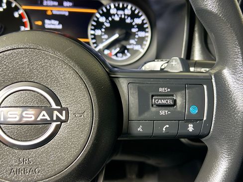 Used 2024 Nissan Rogue SV FWD image 19