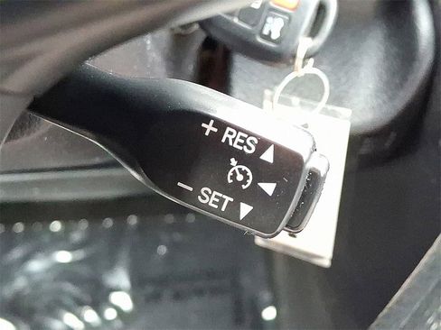 Used 2015 Toyota Camry LE image 24