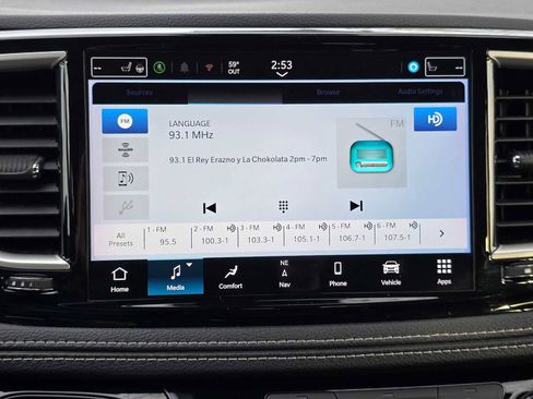 Used 2024 Chrysler Pacifica Select image 29