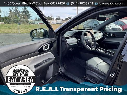 Used 2025 Jeep Compass Limited image 11