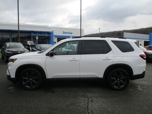 Certified 2025 Honda Pilot Sport image 8