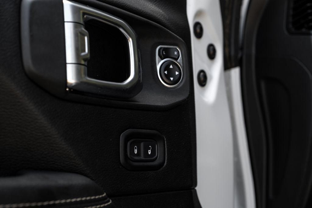 Used 2020 Jeep Wrangler Unlimited Sahara AWD/4WD image 50