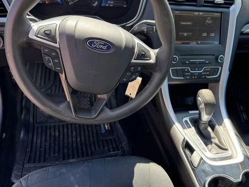 Used 2016 Ford Fusion SE FWD image 20