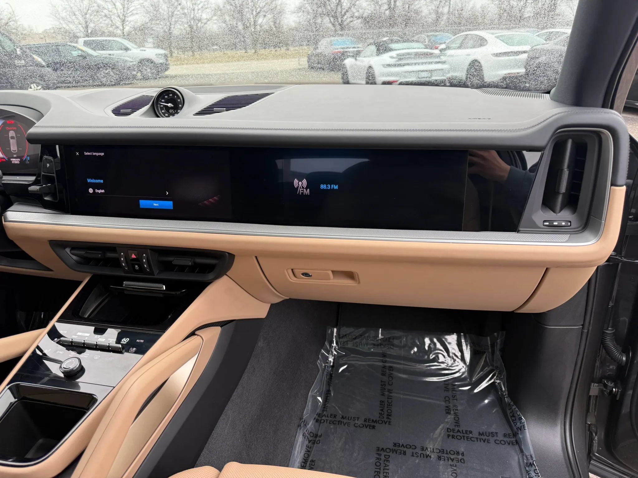 Used 2025 Porsche Cayenne E-Hybrid w/ Premium Package Plus AWD/4WD image 38