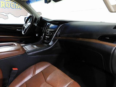 Used 2015 Cadillac Escalade Luxury image 94
