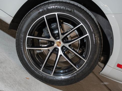 Certified 2024 Porsche Macan AWD/4WD image 11