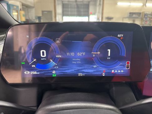 New 2025 Chevrolet Equinox EV RS w/ Convenience Package II image 19