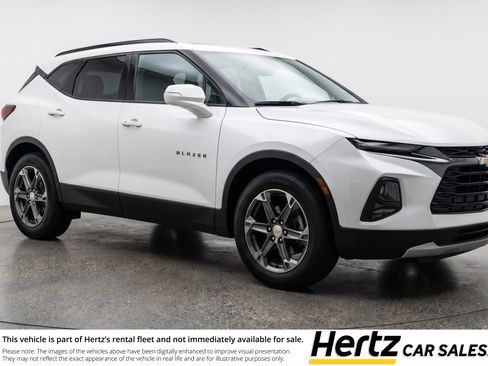 Used 2025 Chevrolet Blazer LT image 1