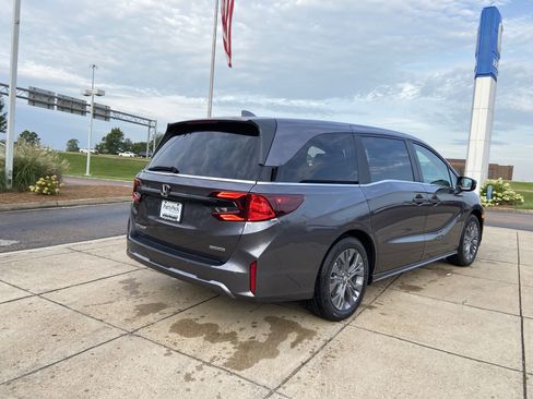 New 2026 Honda Odyssey Touring image 10