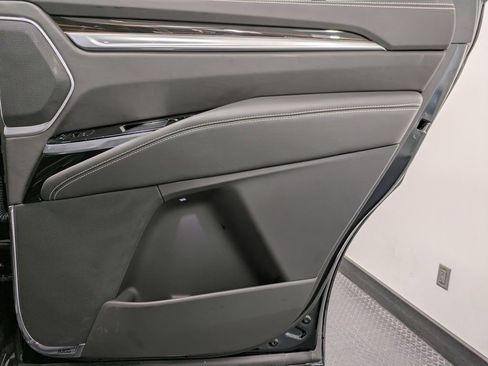 Used 2025 Cadillac Escalade Premium Luxury AWD/4WD image 26