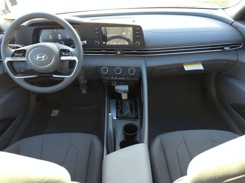 New 2026 Hyundai Elantra SE FWD image 17