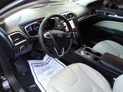 Used 2017 Ford Fusion Titanium FWD image 8